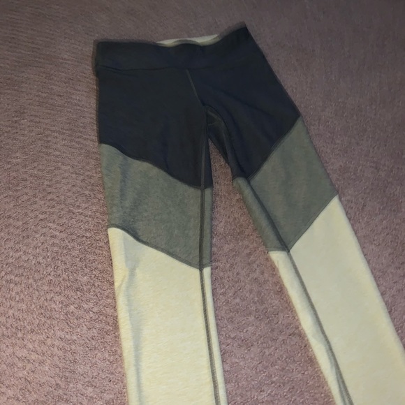 Outdoor Voices Springs Legging Olive/Willow/Hemp. - Picture 5 of 8